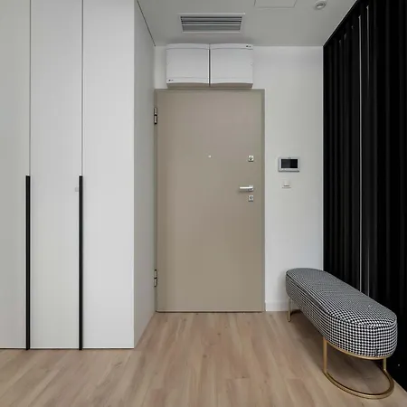 Air Conditioned In Center With Parking By Renters Prestige Апартаменты Вроцлав