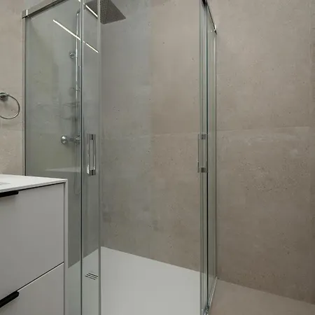 Air Conditioned In Center By Renters Prestige *