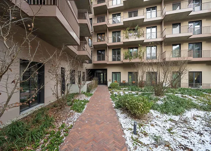 Air Conditioned In Center With Parking By Renters Prestige Вроцлав