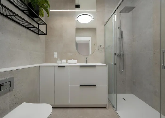 Air Conditioned In Center With Parking By Renters Prestige Апартаменты