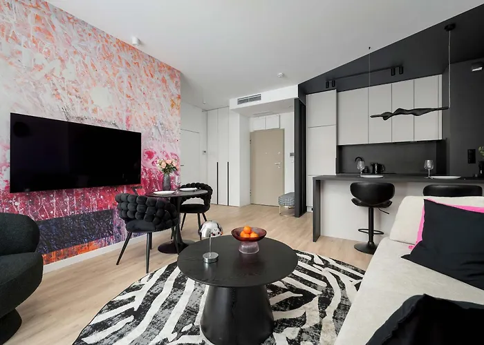 Air Conditioned In Center With Parking By Renters Prestige Вроцлав