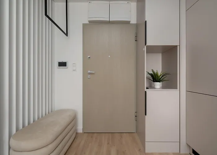 Air Conditioned In Center With Parking By Renters Prestige Апартаменты *