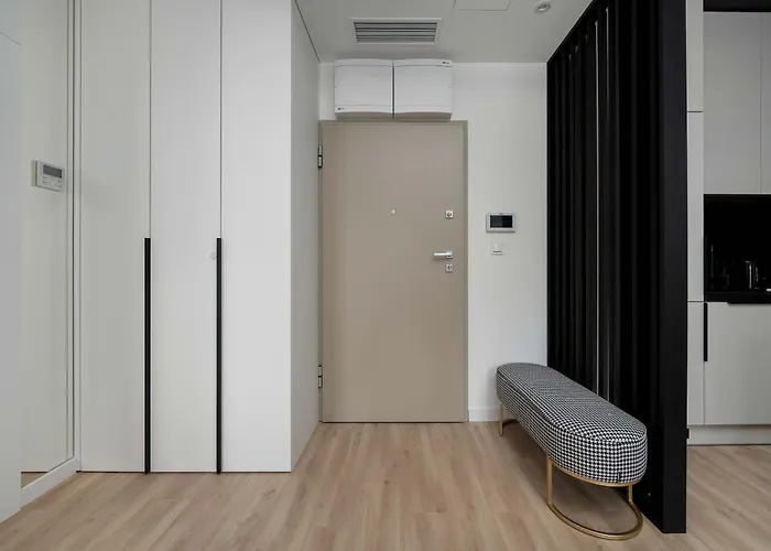 Air Conditioned In Center With Parking By Renters Prestige Апартаменты Вроцлав