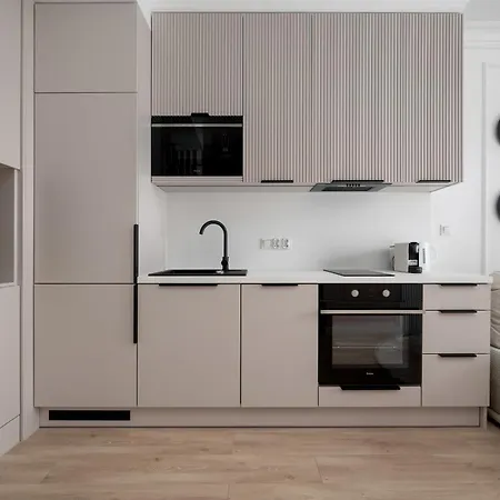 Air Conditioned In Center By Renters Prestige * Breslavia