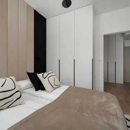Air Conditioned In Center By Renters Prestige