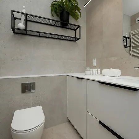 Air Conditioned In Center By Renters Prestige