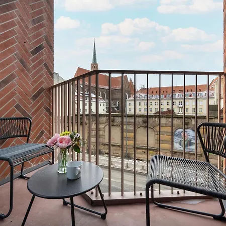 Apartment Air Conditioned In Center By Renters Prestige