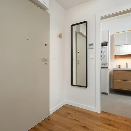 Air Conditioned In Center By Renters Prestige Apartman *