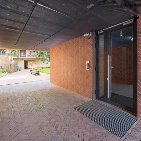 Air Conditioned In Center By Renters Prestige Apartman