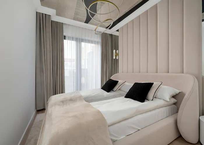 Air Conditioned In Center With Parking By Renters Prestige Breslavia