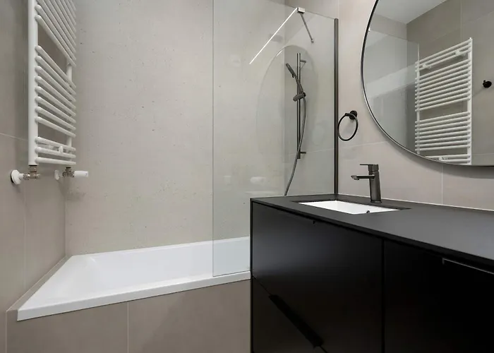 Air Conditioned In Center With Parking By Renters Prestige *